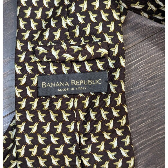 Banana Republic Men's Silk Tie with Penguins Brown Green Made Italy (407) - Picture 2 of 2